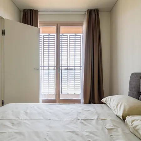 Luxury Flat With Pool Gym Parking - Unit9b *