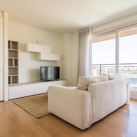 Luxury Flat With Pool Gym Parking - Unit9b